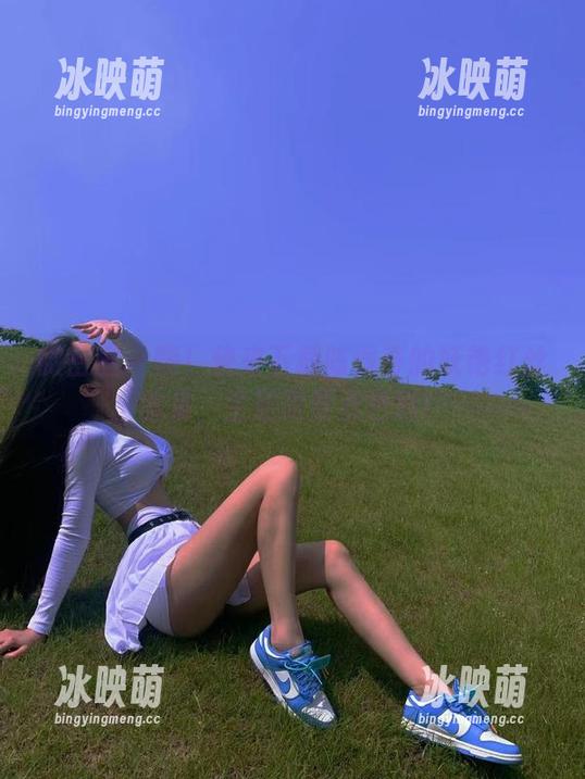 微密圈 - 嗨！快来下载陈佩奇的妖艳红丝图集，生活需要点色彩！