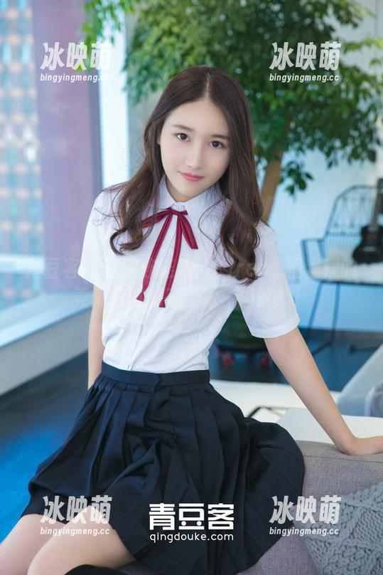 青豆客 - 美图连连看：Kiren_程程程的美脚，时刻在“踩”你的心！
