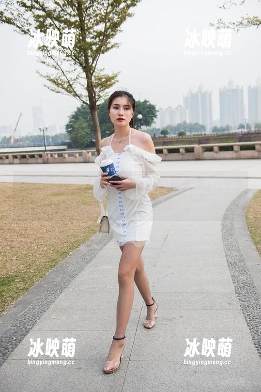 魔镜街拍：紧身裤小姐姐的街头秀，图集资源让你一秒变粉！